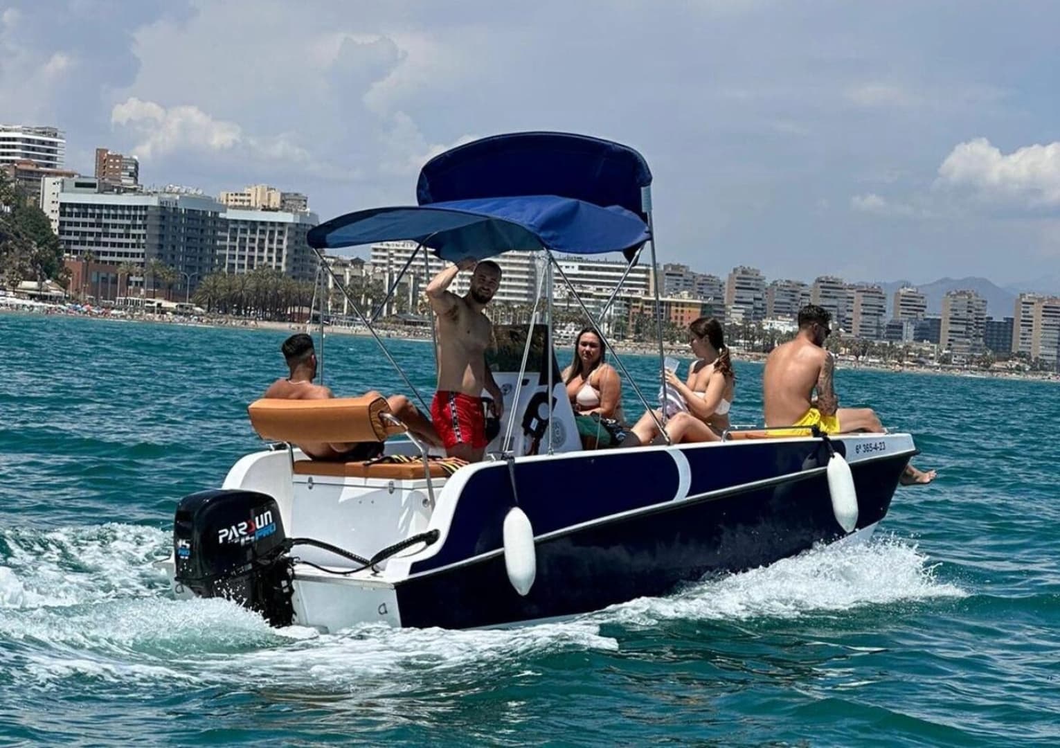 Boot Mieten: Die Freiheit, die Welt von der Wasserseite zu entdecken