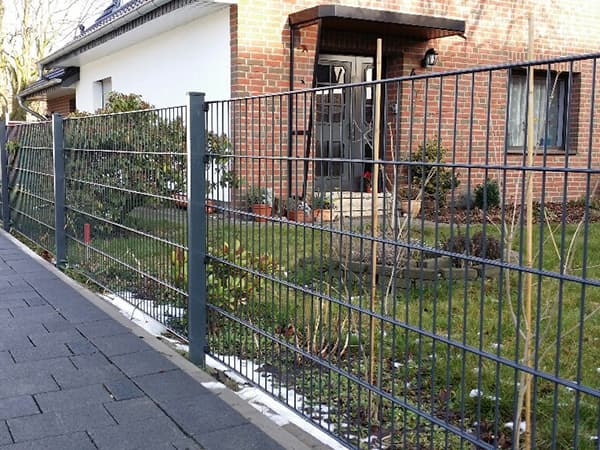 Doppelter Maschendrahtzaun vs. Traditioneller Zaun: Welcher ist der Richtige für Sie?