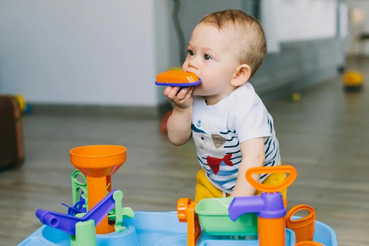 Schnelle 5-Minuten-Spiele Kinder drinnen fuer zwischendurch