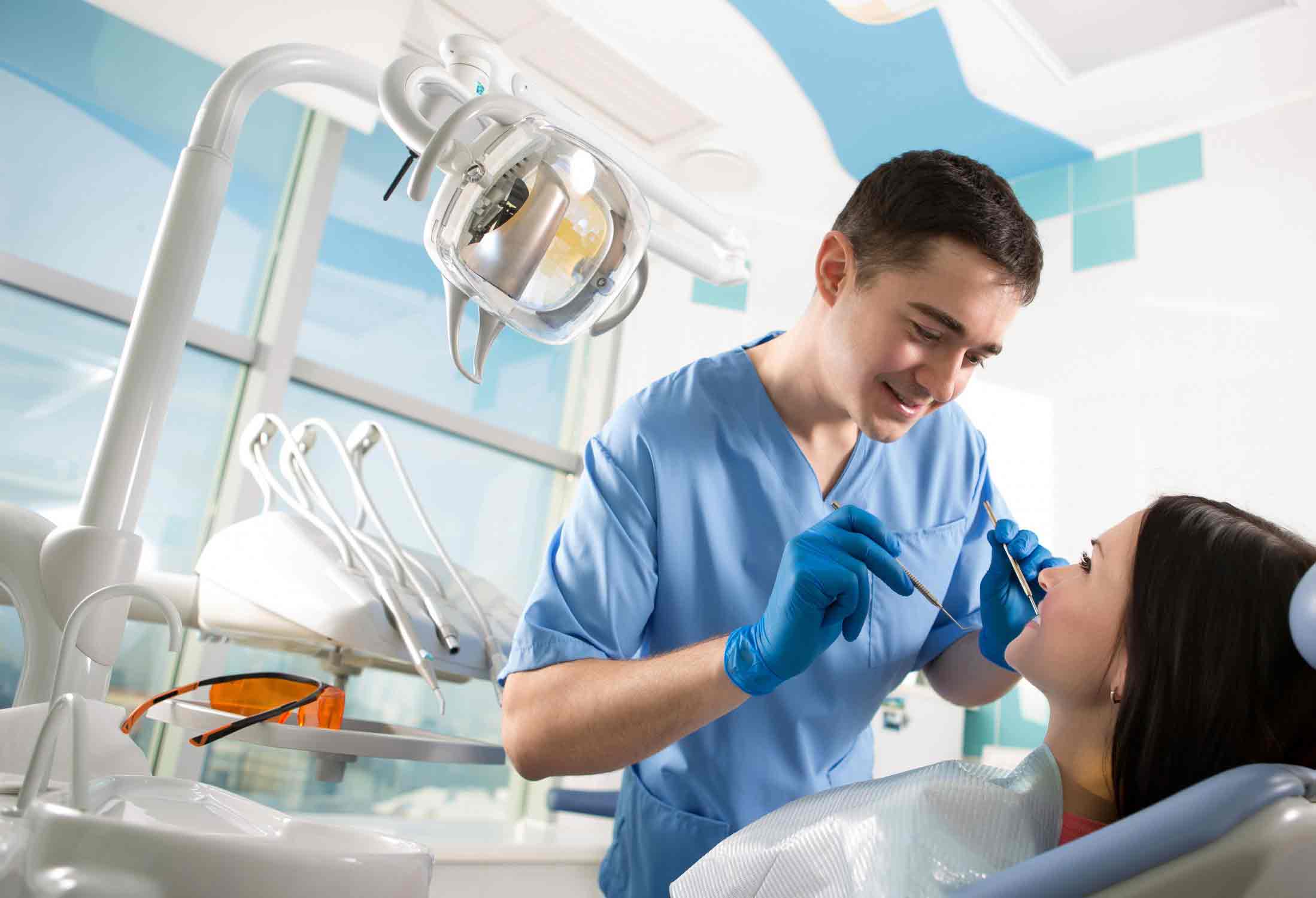 Zahnarzt Zürich: Erfahrene Spezialisten für komplexe Zahnprothetik bei Smile Again