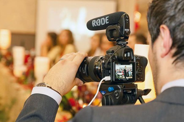 Hochzeitsvideograf Düsseldorf: Die Vorteile eines Hochzeitsvideos gegenüber traditionellen Hochzeitsfotos
