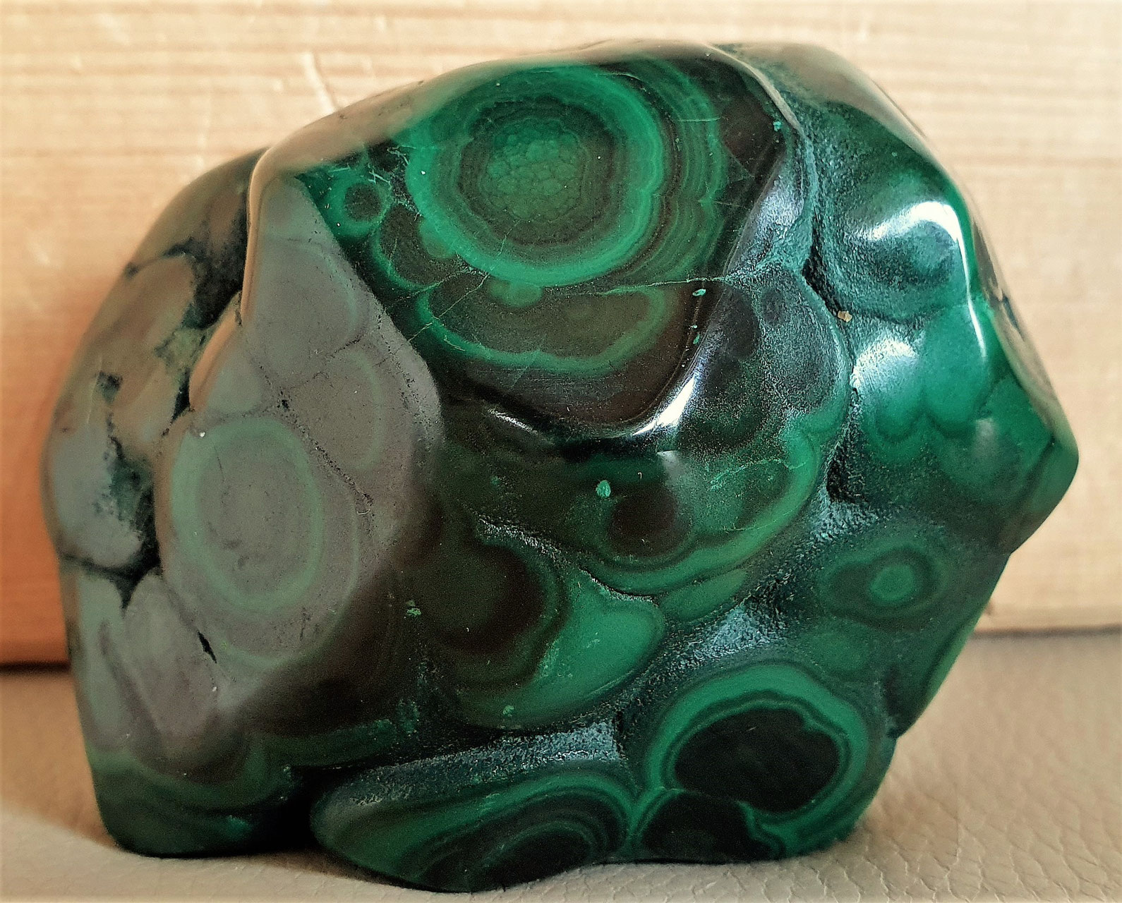 Malachit kaufen: Natürliche Schönheit für Ihr Zuhause und Büro