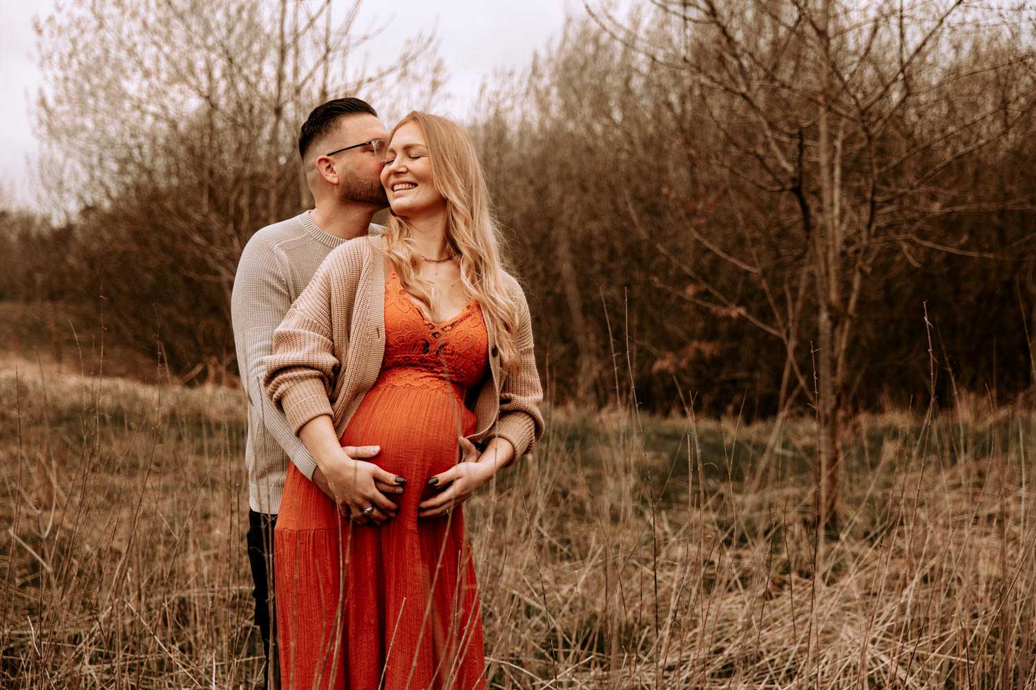 Dein persönliches Babybauch Fotoshooting in ruhiger Atmosphäre